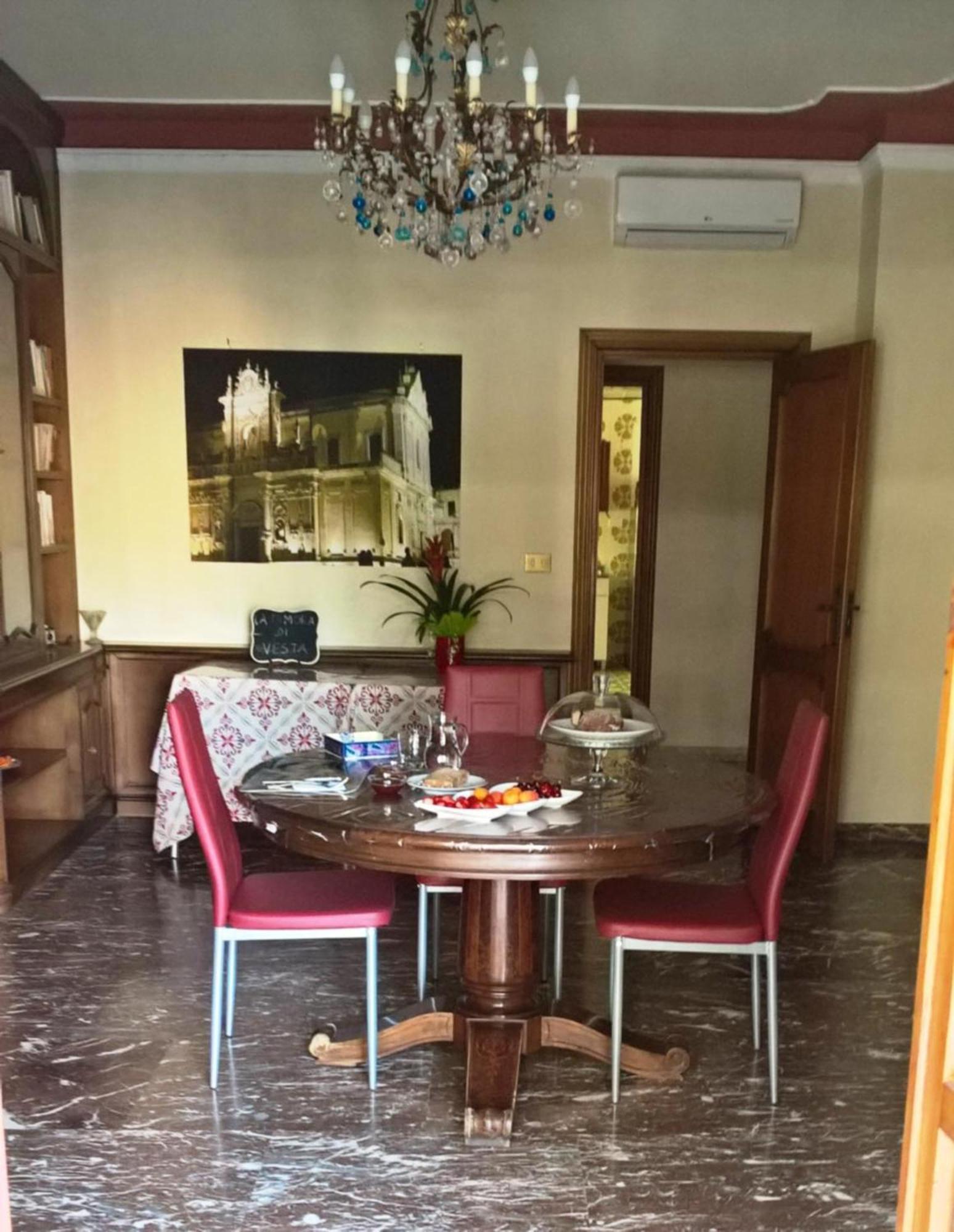 Bed and Breakfast La Dimora Di Vesta Лечче Екстер'єр фото