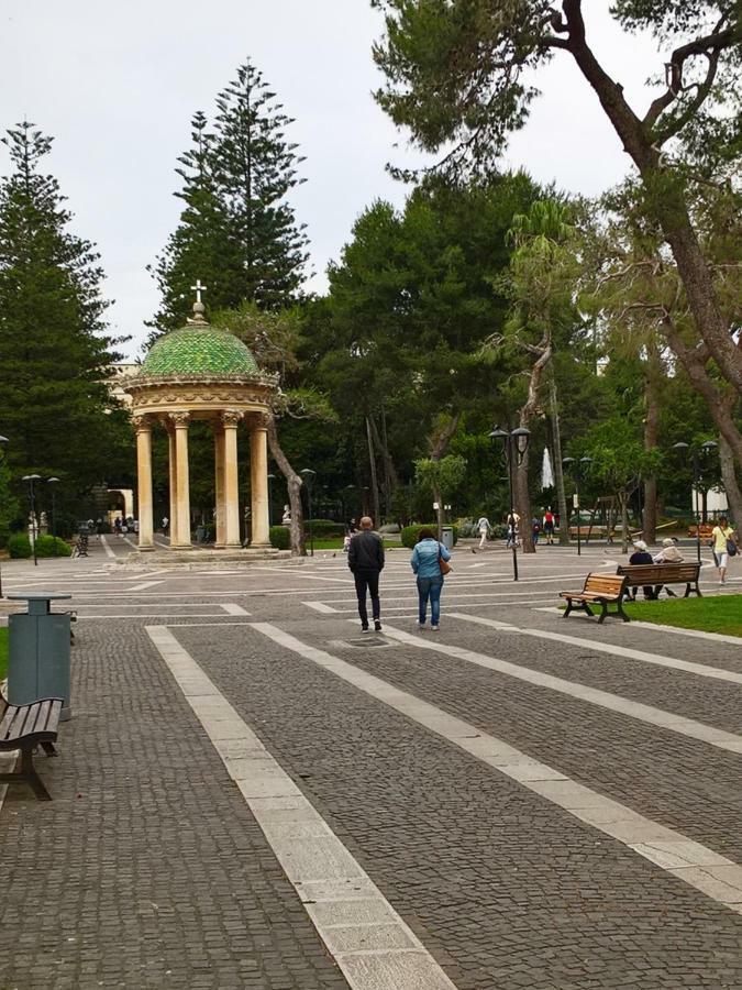 Bed and Breakfast La Dimora Di Vesta Лечче Екстер'єр фото