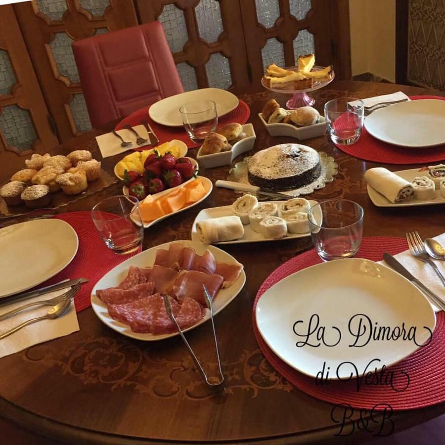 Bed and Breakfast La Dimora Di Vesta Лечче Екстер'єр фото